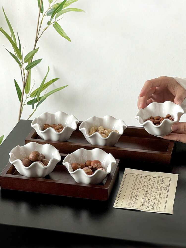 1/2/4pcs White Ceramic Lotus Leaf Shaped Plates Retro Minimalist Tea Dessert Serving Tray Nuts Bowls Elegant Dining Tableware Set