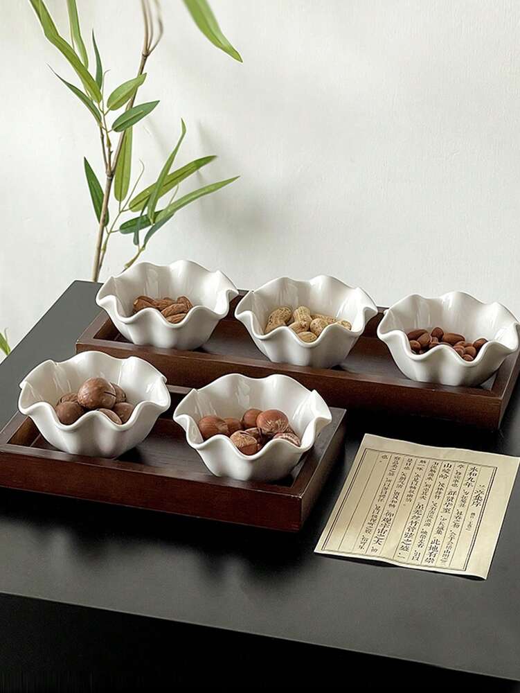 1/2/4pcs White Ceramic Lotus Leaf Shaped Plates Retro Minimalist Tea Dessert Serving Tray Nuts Bowls Elegant Dining Tableware Set