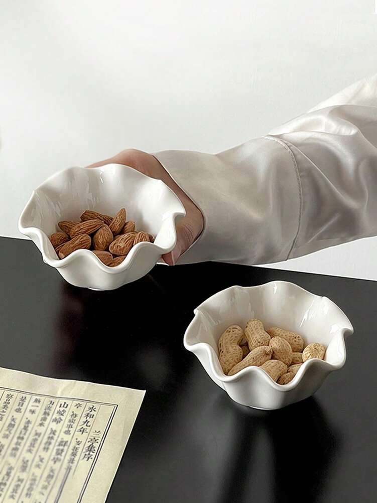 1/2/4pcs White Ceramic Lotus Leaf Shaped Plates Retro Minimalist Tea Dessert Serving Tray Nuts Bowls Elegant Dining Tableware Set